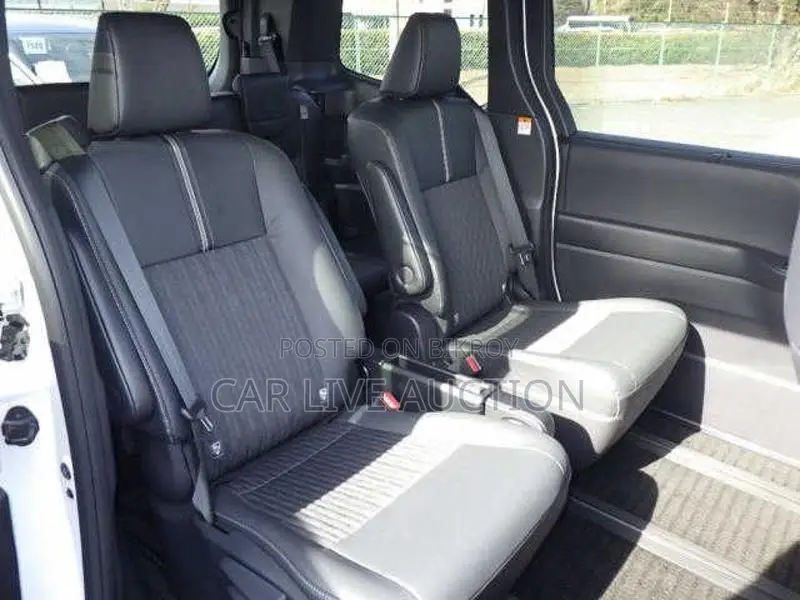 Toyota Noah hybrid S Z 2022