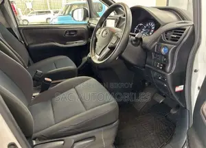 Toyota Noah G edition Hybrid 2021