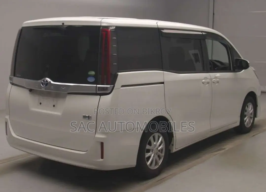 Toyota Noah G edition Hybrid 2021