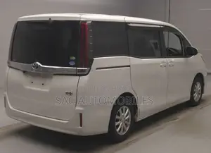 Toyota Noah G edition Hybrid 2021