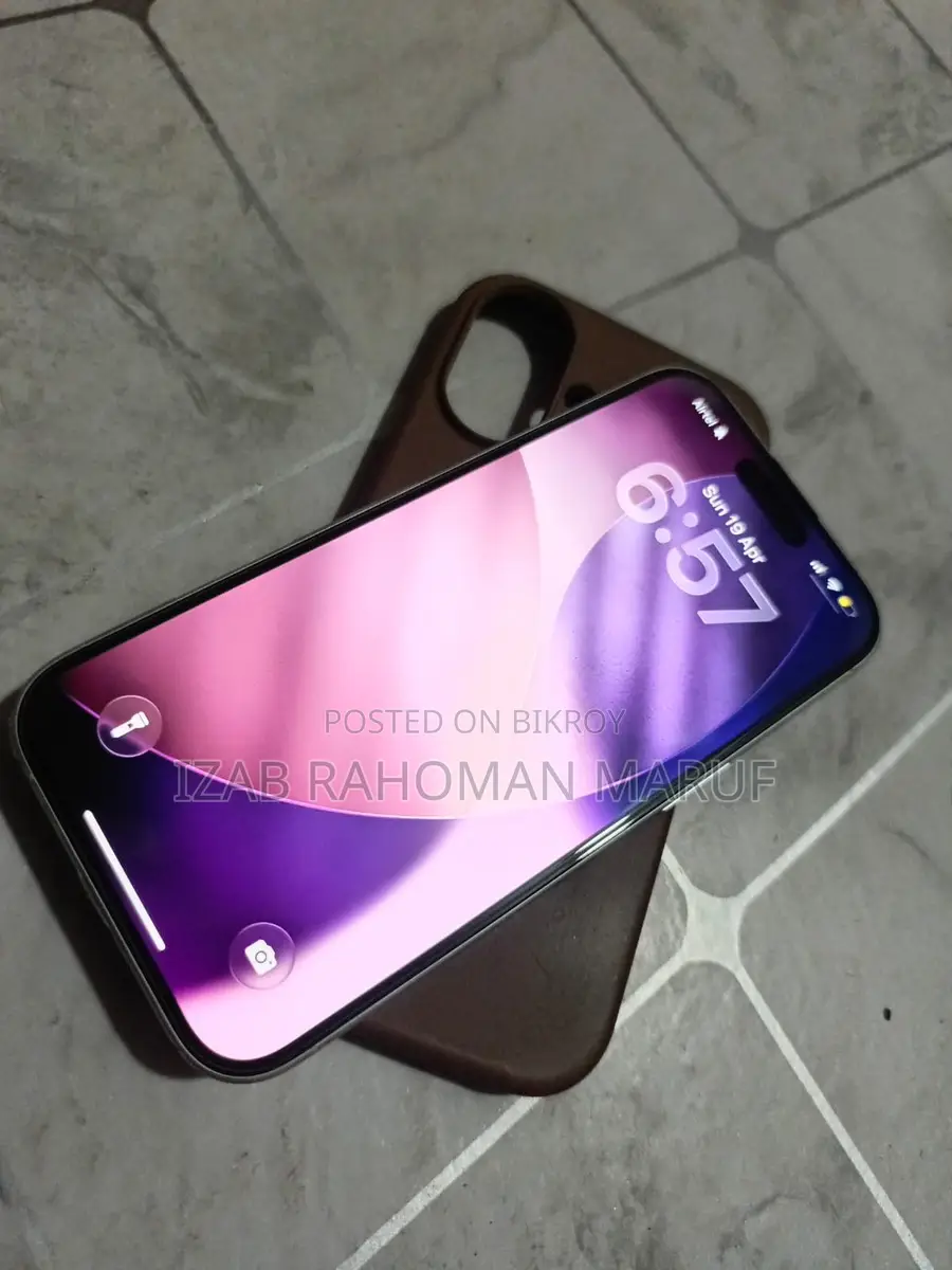 Apple iPhone 16 . (Used)