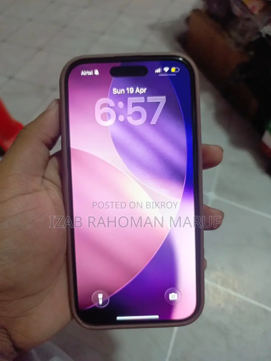 Apple iPhone 16 . (Used)