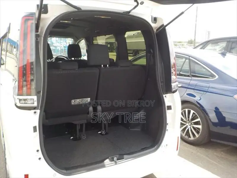 Toyota Noah G Package 2021