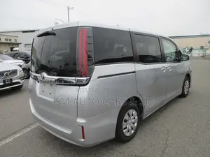Toyota Noah Non Hybrid X Silver 2021