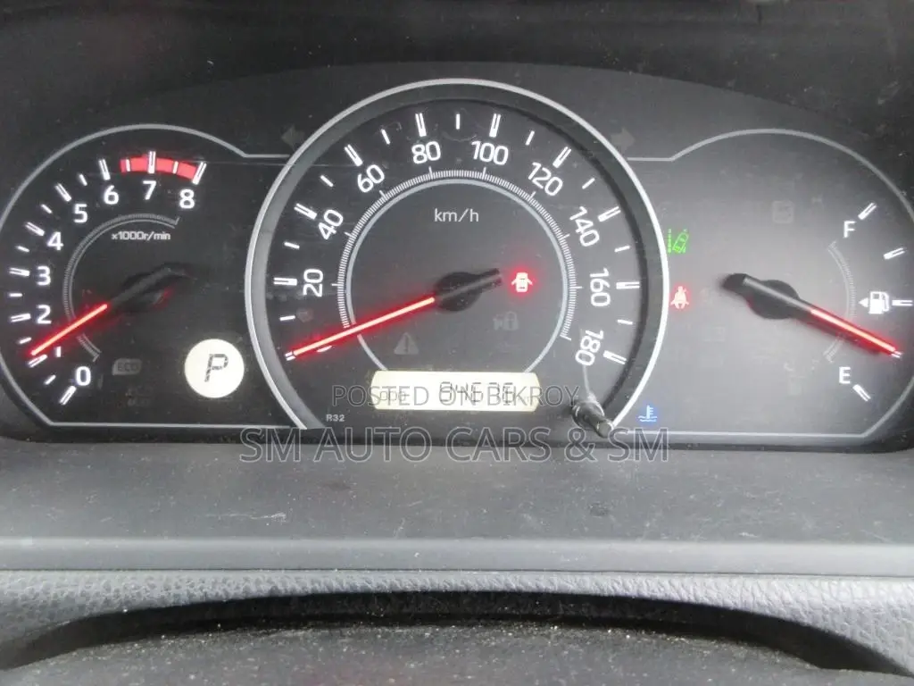 Toyota Noah Non Hybrid X Silver 2021