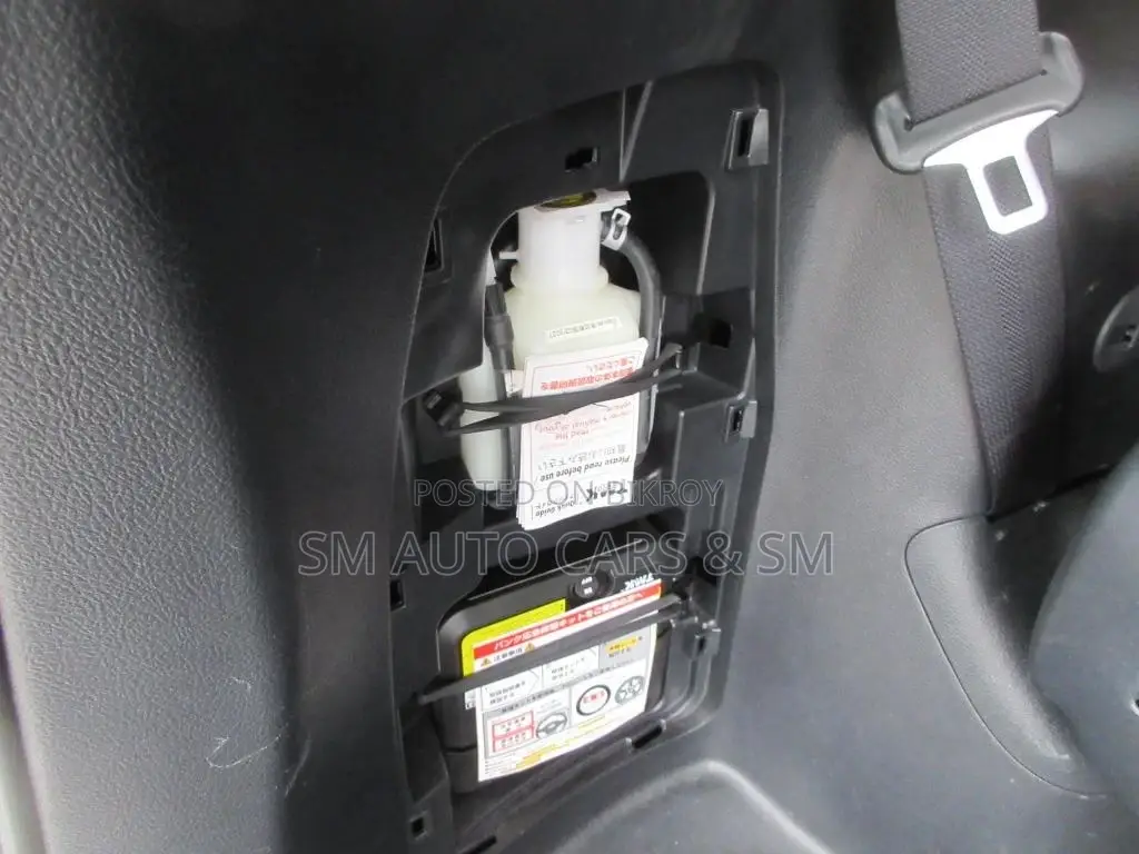 Toyota Noah Non Hybrid X Silver 2021