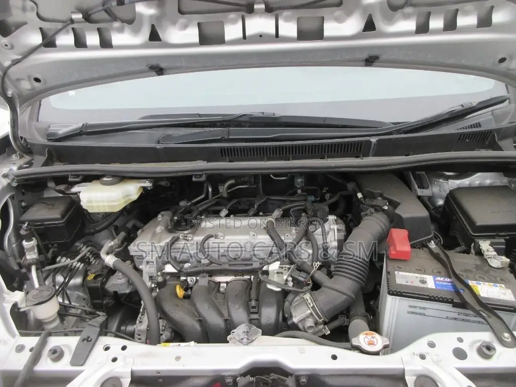 Toyota Noah Non Hybrid X Silver 2021