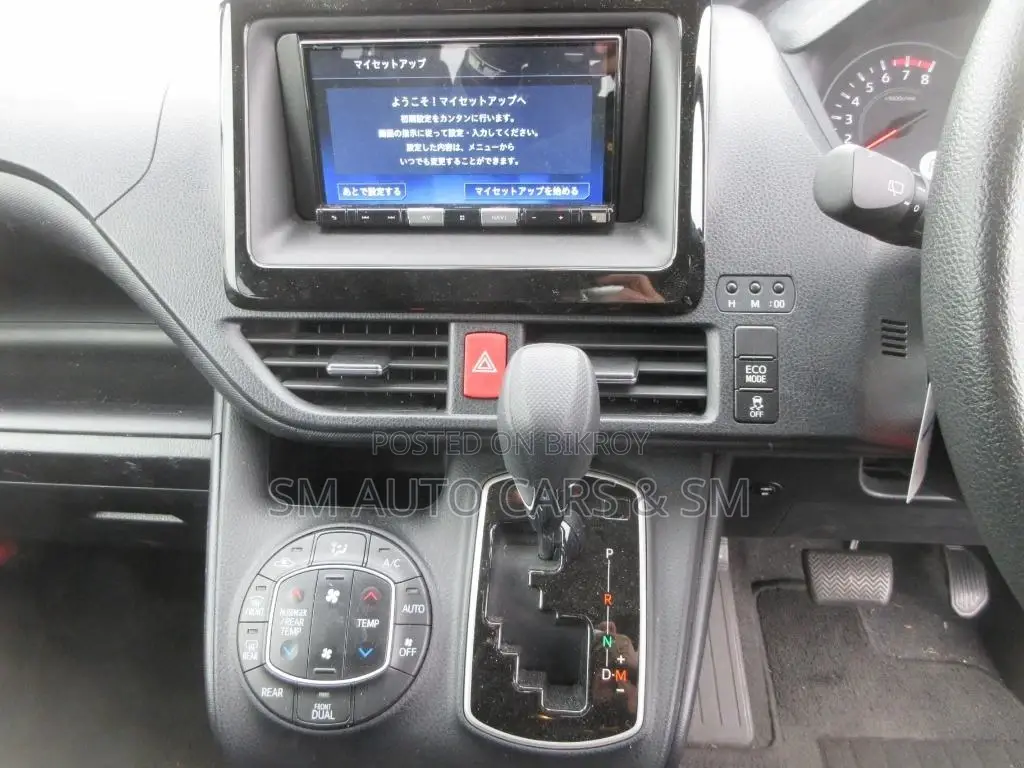Toyota Noah Non Hybrid X Silver 2021