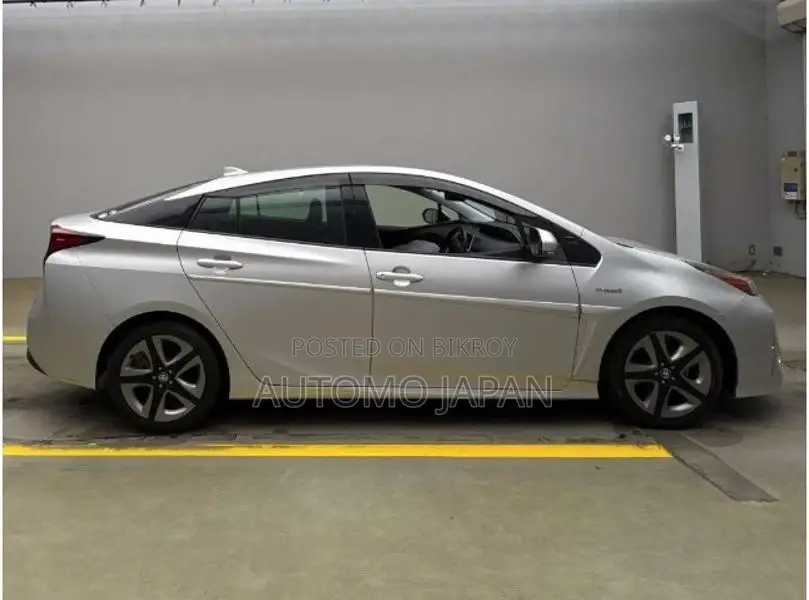 Toyota Prius S Touring Selection 2021