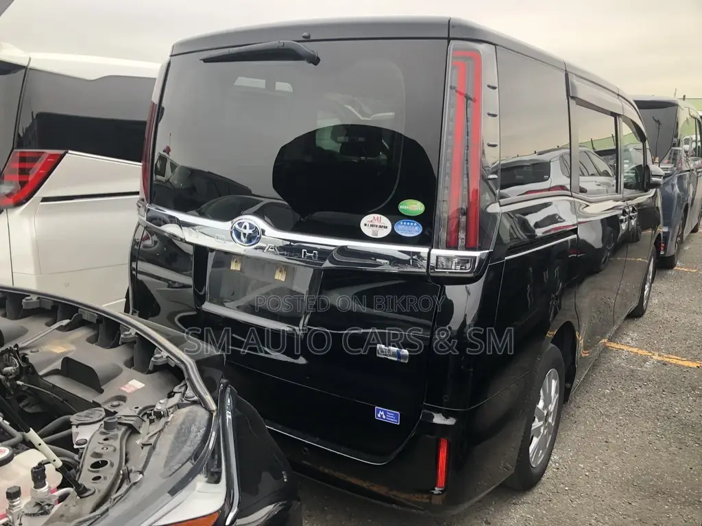 Toyota Noah X Black 4 Point 2021