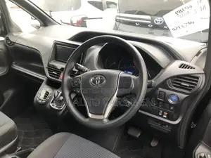 Toyota Noah X Black 4 Point 2021