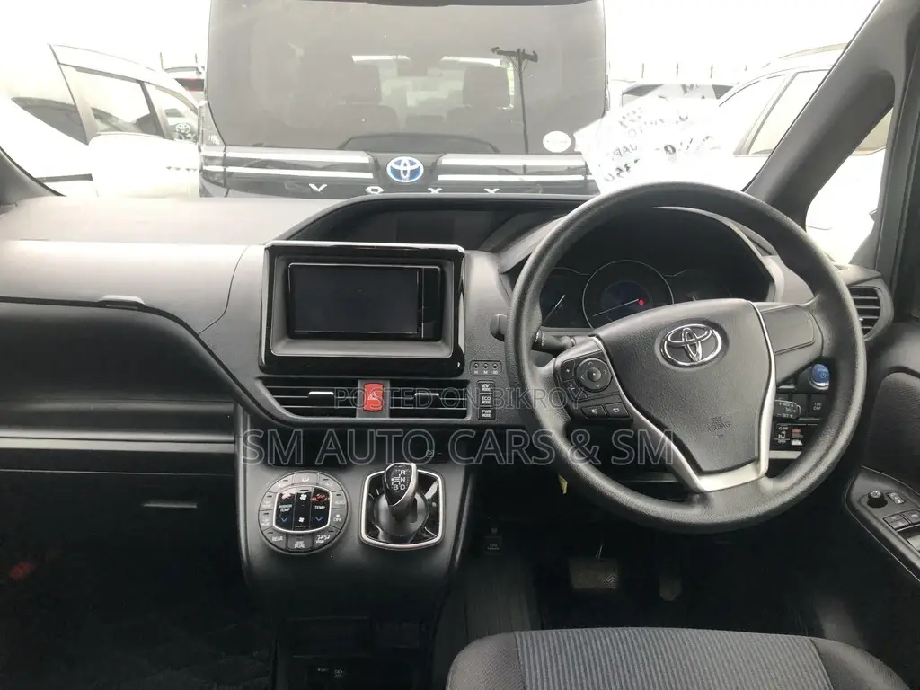 Toyota Noah X Black 4 Point 2021