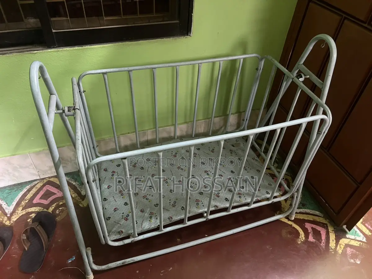 বাচ্চাদের দোলনা