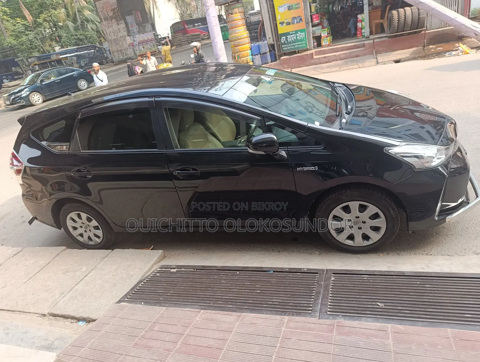 Toyota Prius Alpha 2016