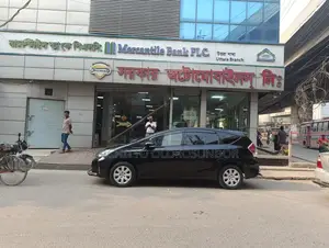 Toyota Prius Alpha 2016