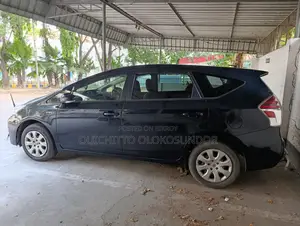 Toyota Prius Alpha 2016