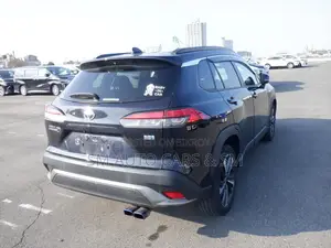 টয়োটা করোলা ক্রস জেড ব্ল্যাকিশ মুনরুফ ২০২২