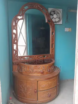 ড্রেসিং টেবিলটি বিক্রি