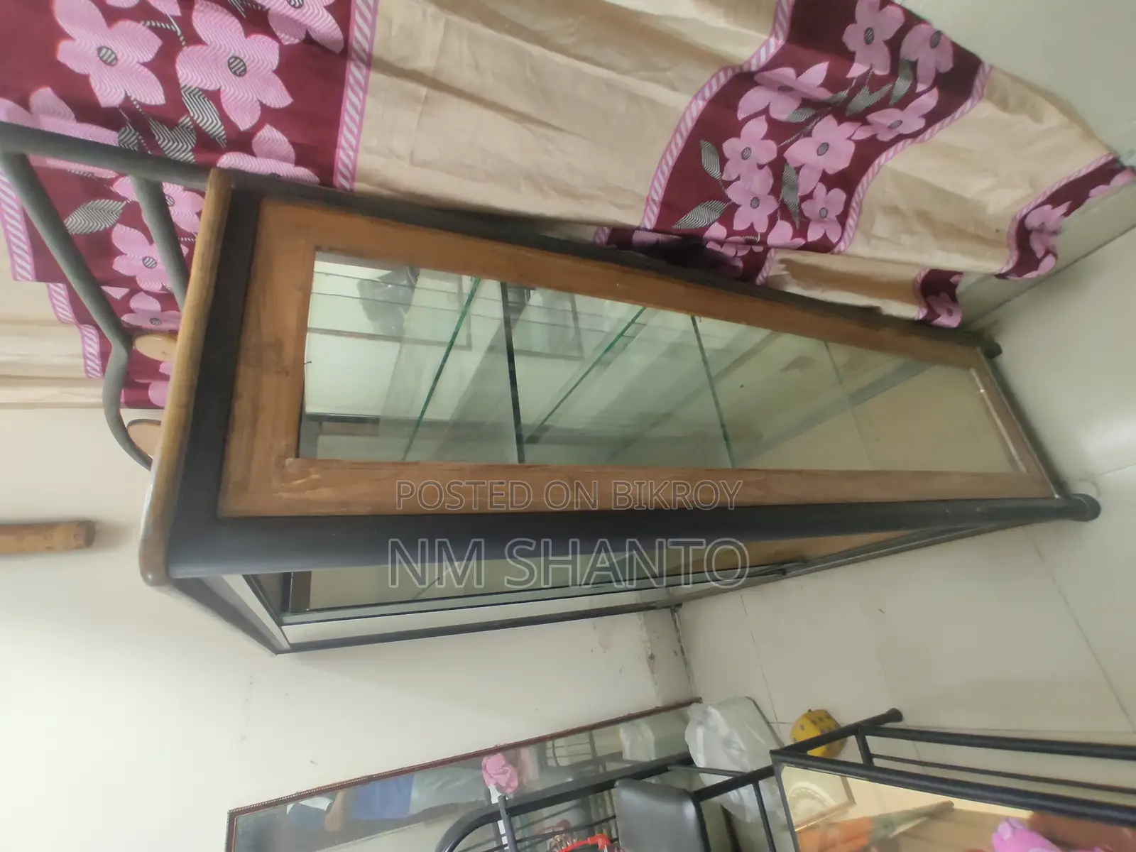 Mirror Showcase