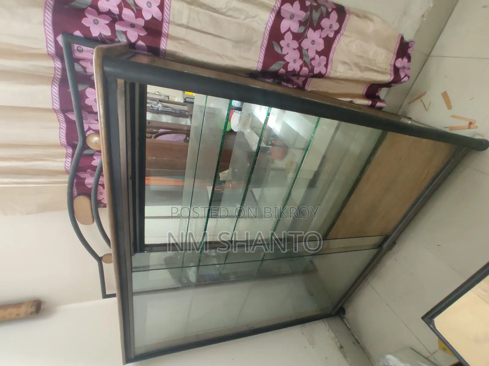 Mirror Showcase
