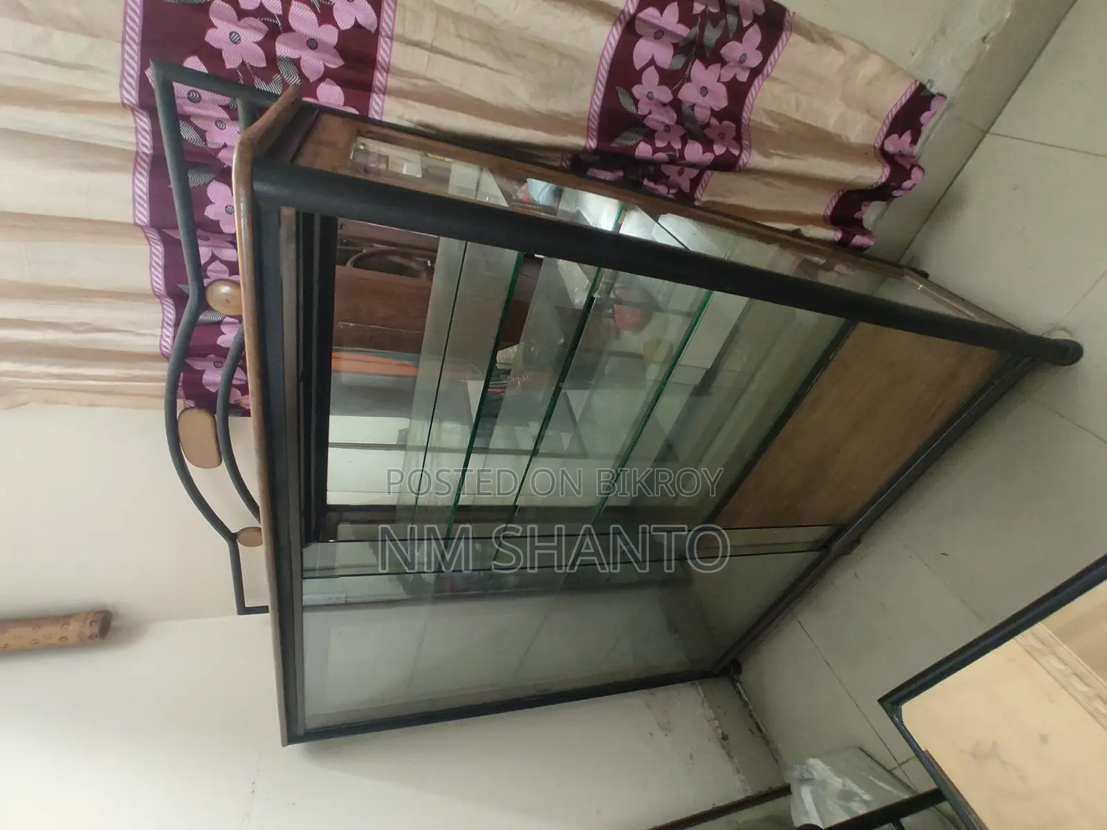 Mirror Showcase