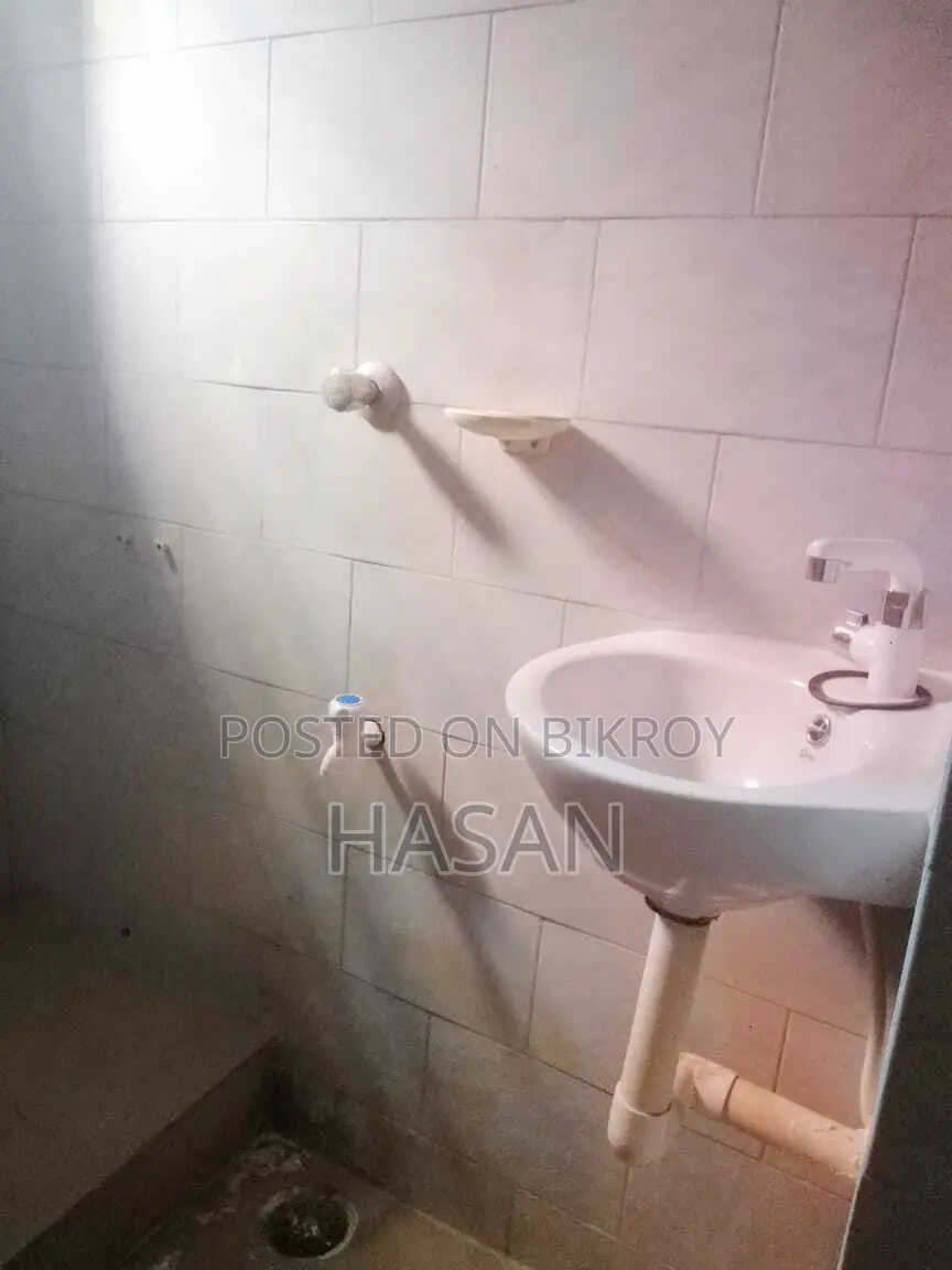 Single-room bachelor apartment for rent