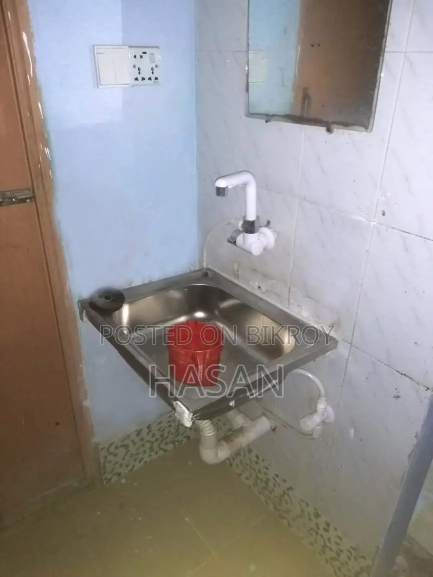 Single-room bachelor apartment for rent