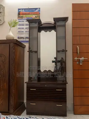 ড্রেসিং টেবিল