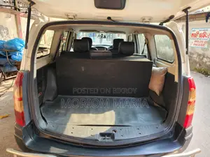 Toyota Succeed . 2009