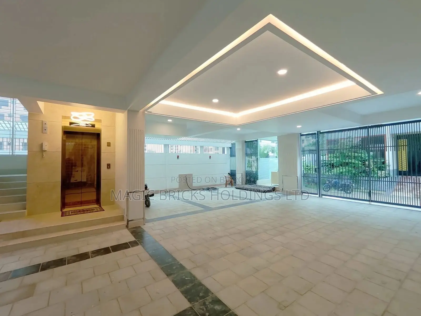4bdrm Apartment in Aftab Nagar for Sale
