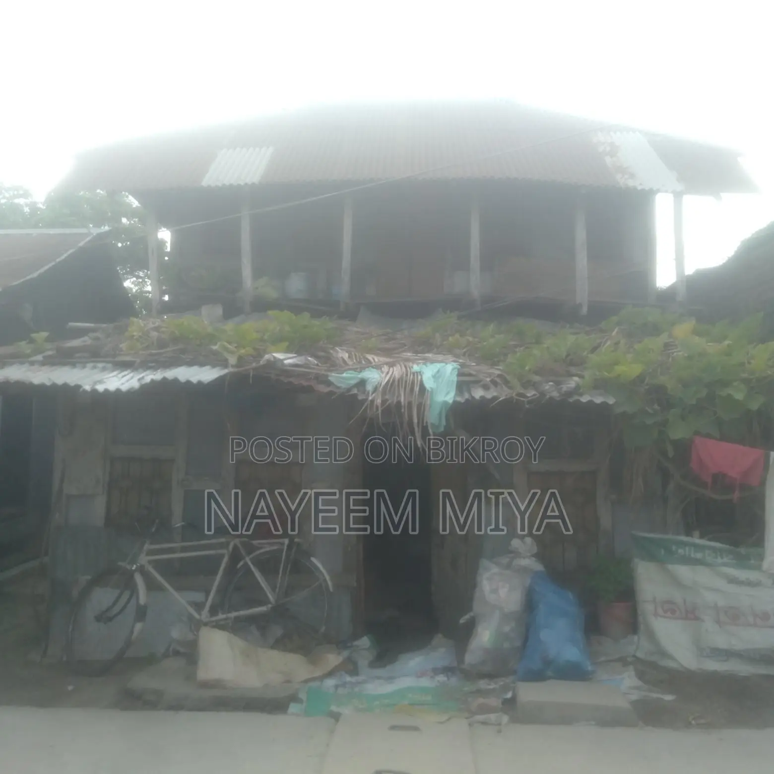 টিনশেট সাঁতারো বন্ধ টিনের ঘর