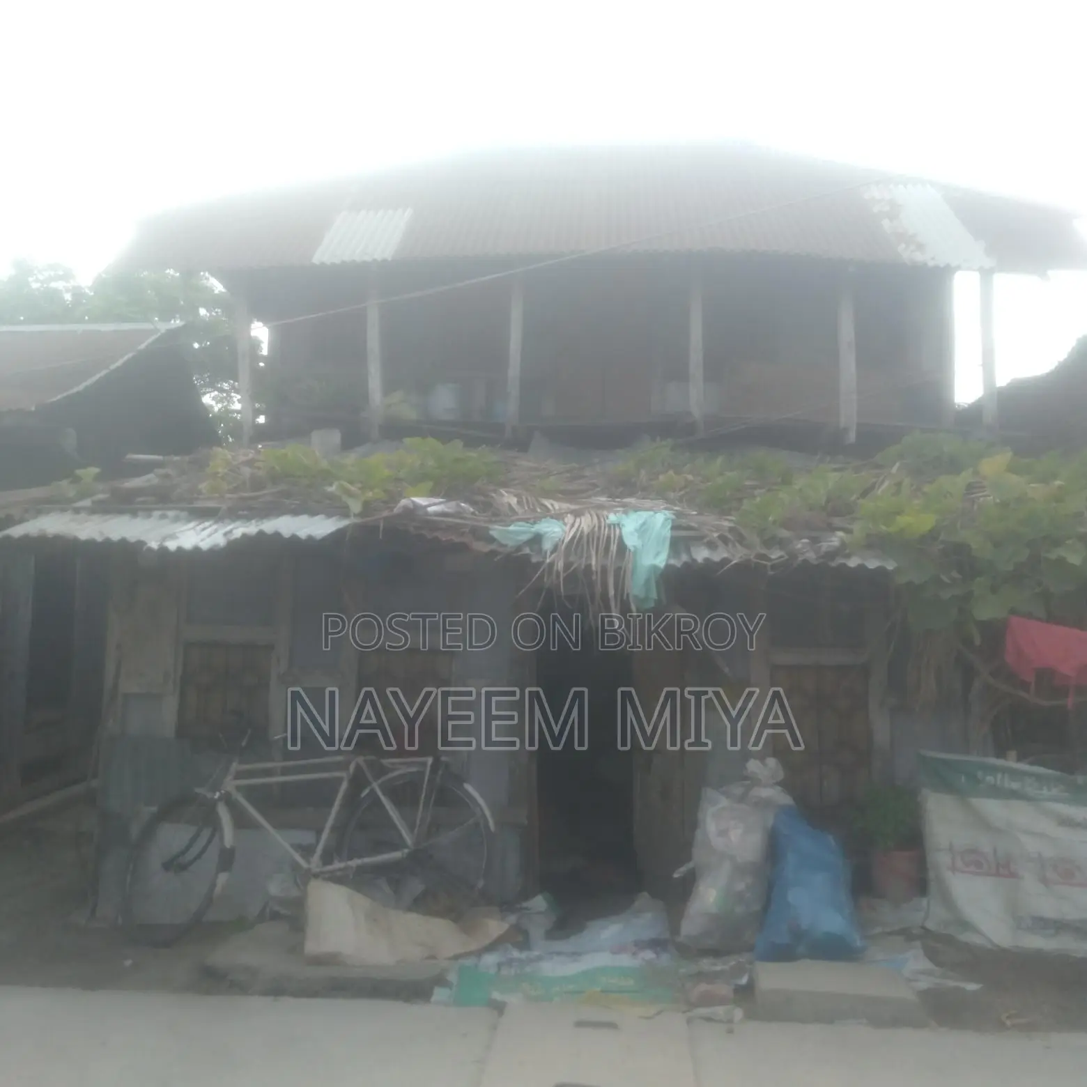 টিনশেট সাঁতারো বন্ধ টিনের ঘর