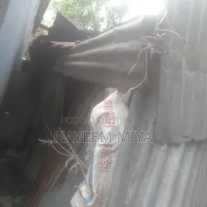 টিনশেট সাঁতারো বন্ধ টিনের ঘর