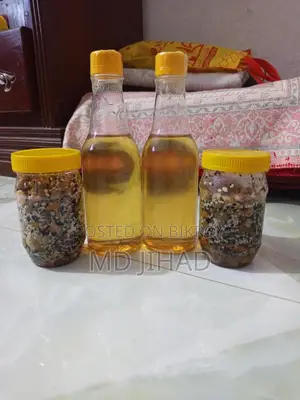 গ্রামের প্রাকৃতিক চাকের মধু