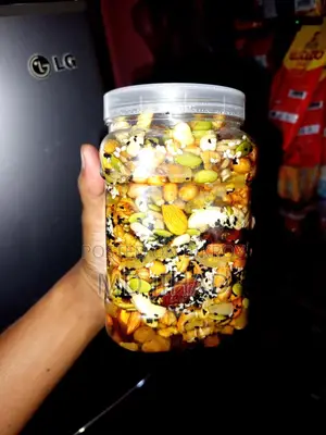 গ্রামের প্রাকৃতিক চাকের মধু