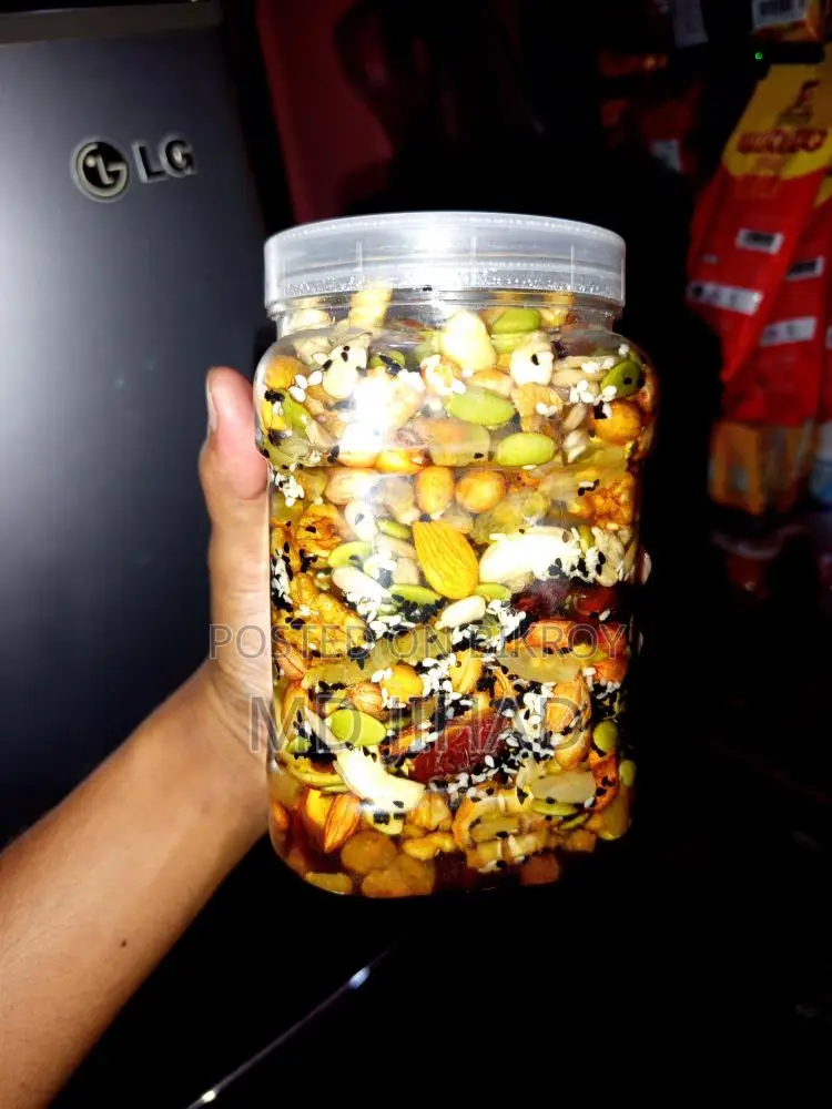 গ্রামের প্রাকৃতিক চাকের মধু