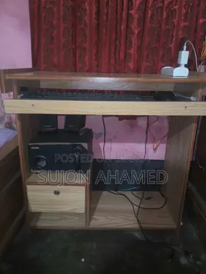 কম্পিউটার টেবিল