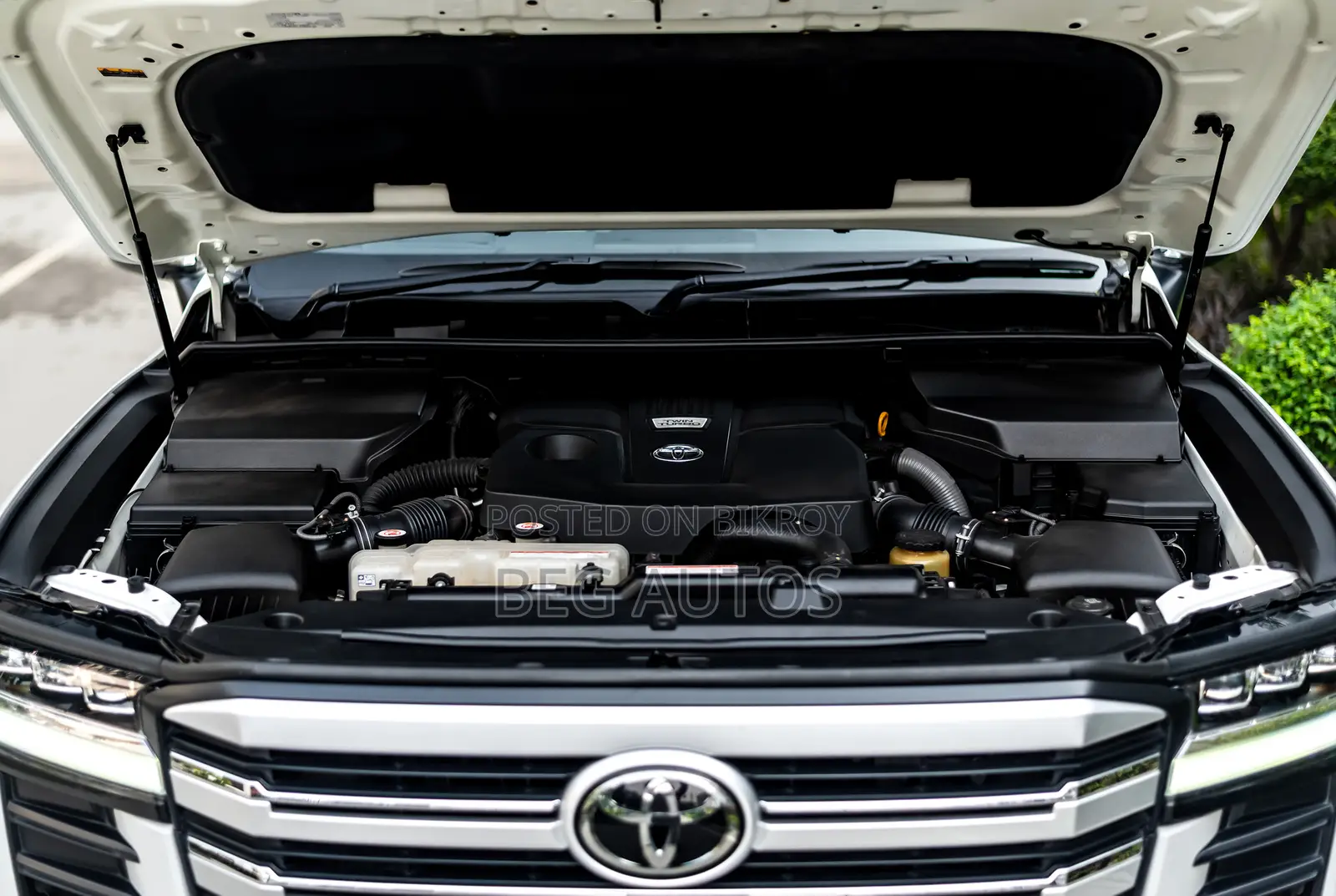 Toyota Land Cruiser LC300 ZX 2022