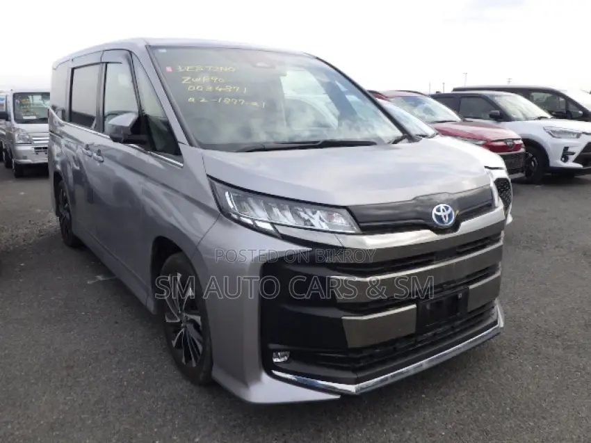 Toyota Noah SZ Silver 4 Point 2022