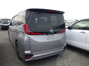 Toyota Noah SZ Silver 4 Point 2022