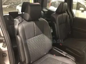 Toyota Noah SZ Silver 4 Point 2022