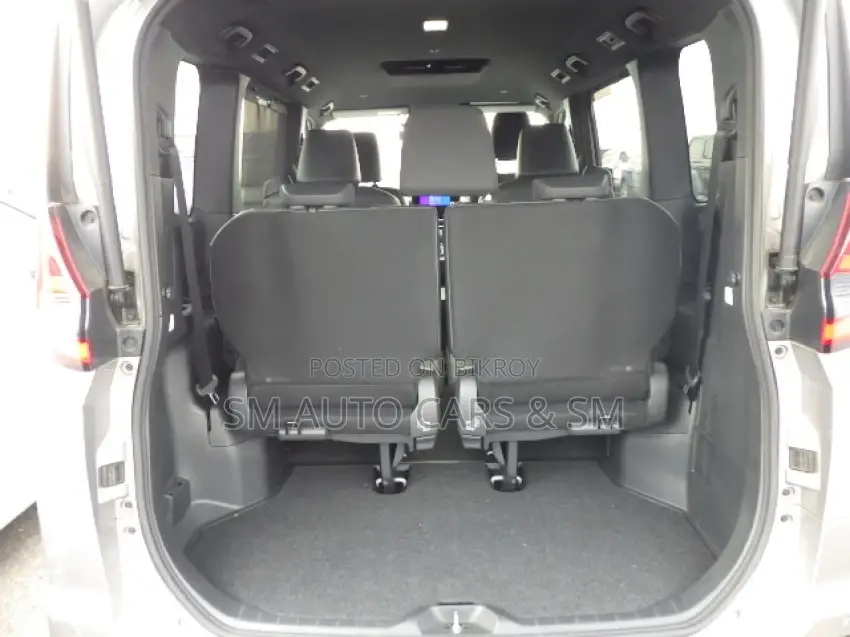 Toyota Noah SZ Silver 4 Point 2022