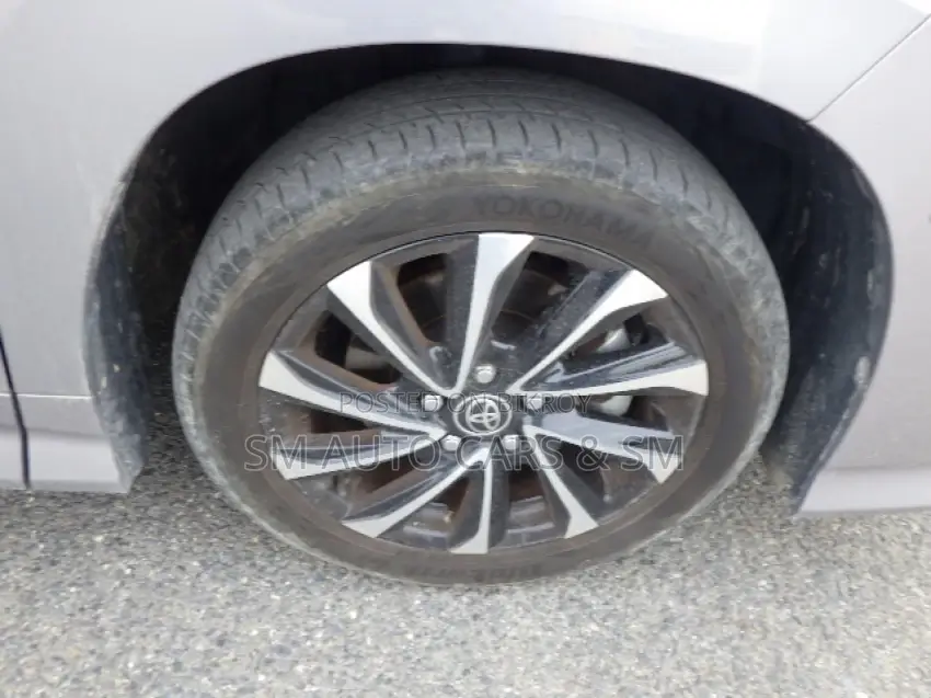 Toyota Noah SZ Silver 4 Point 2022