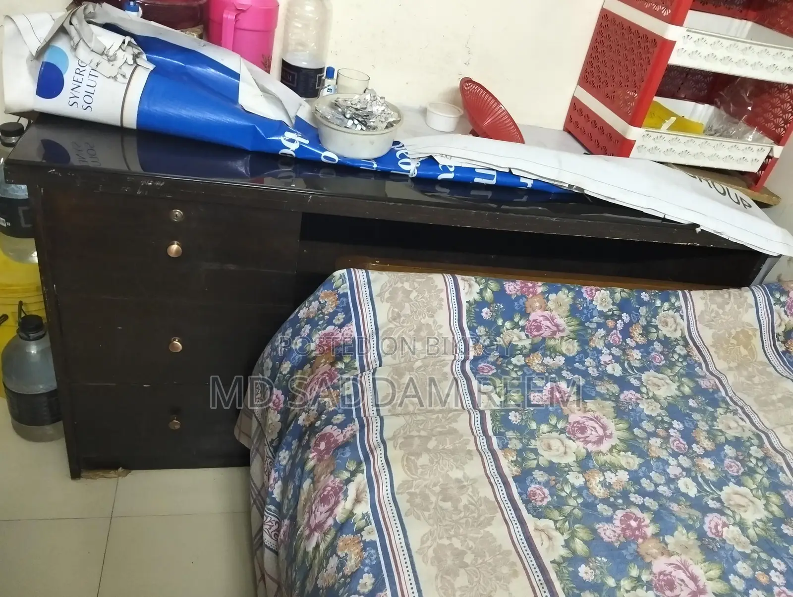 অফিস টেবিল