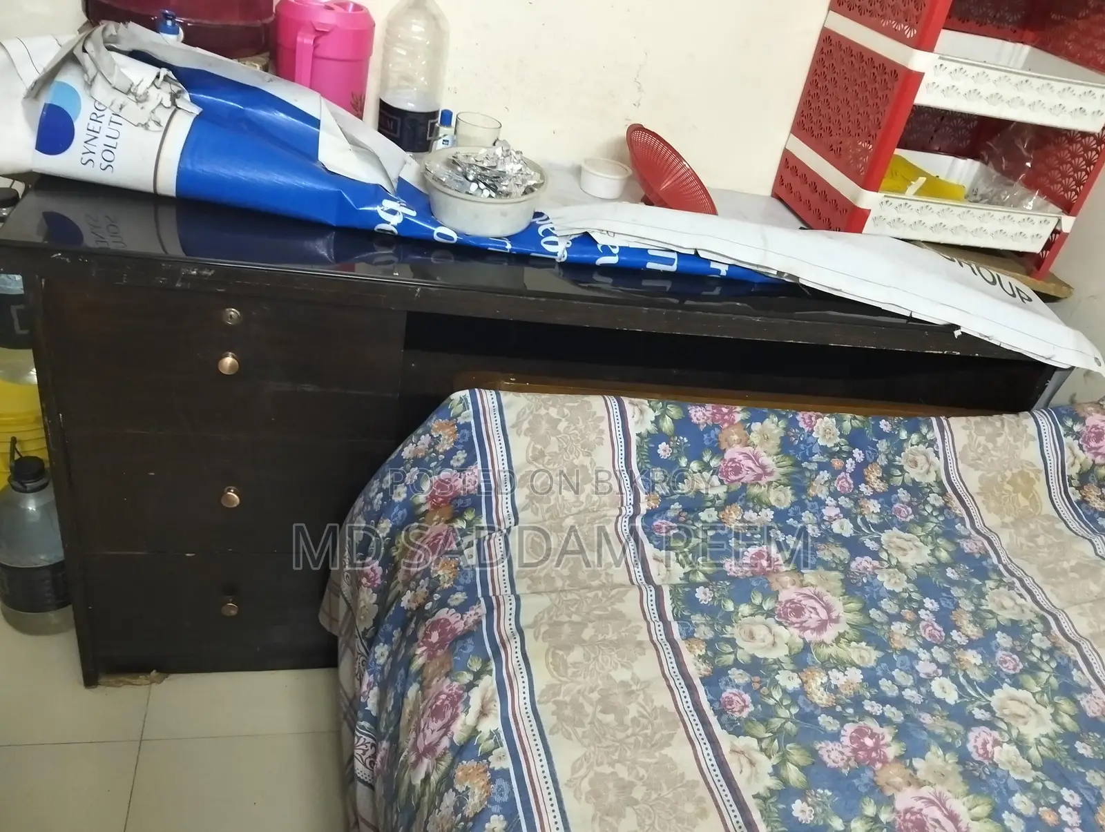 অফিস টেবিল