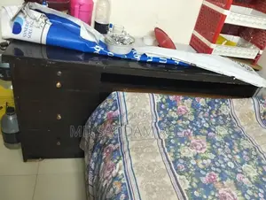 অফিস টেবিল