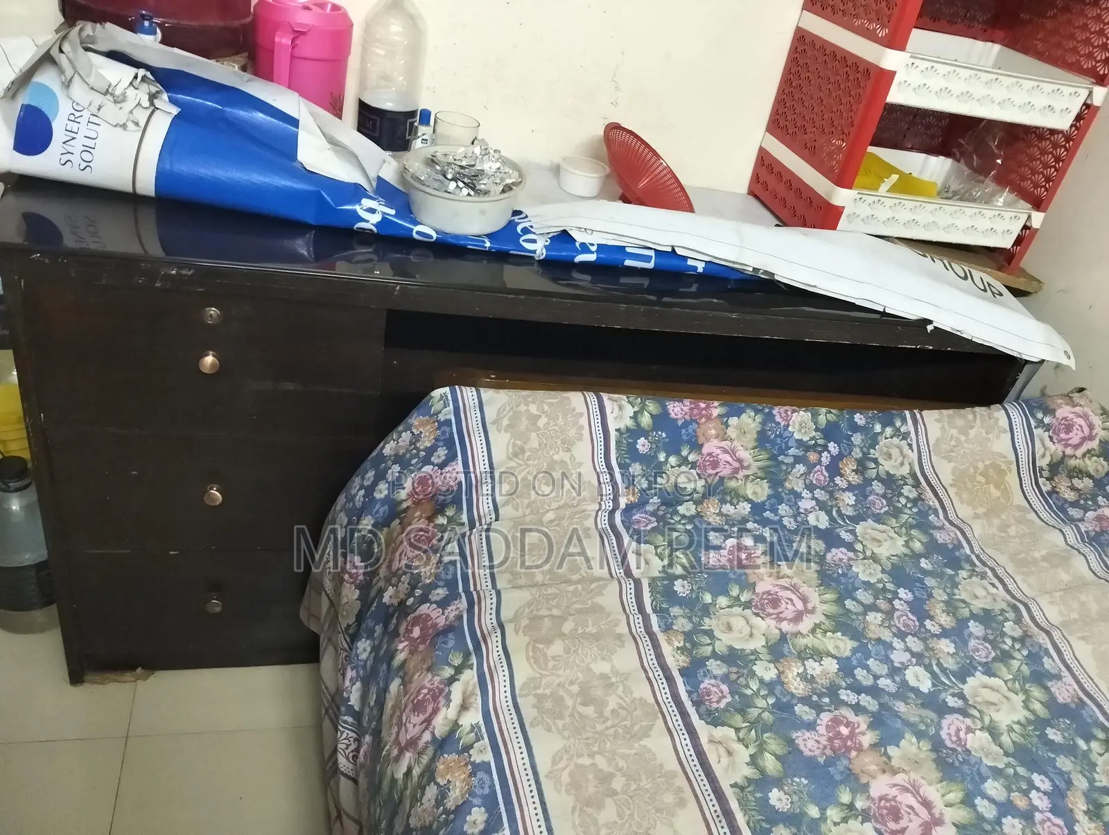 অফিস টেবিল