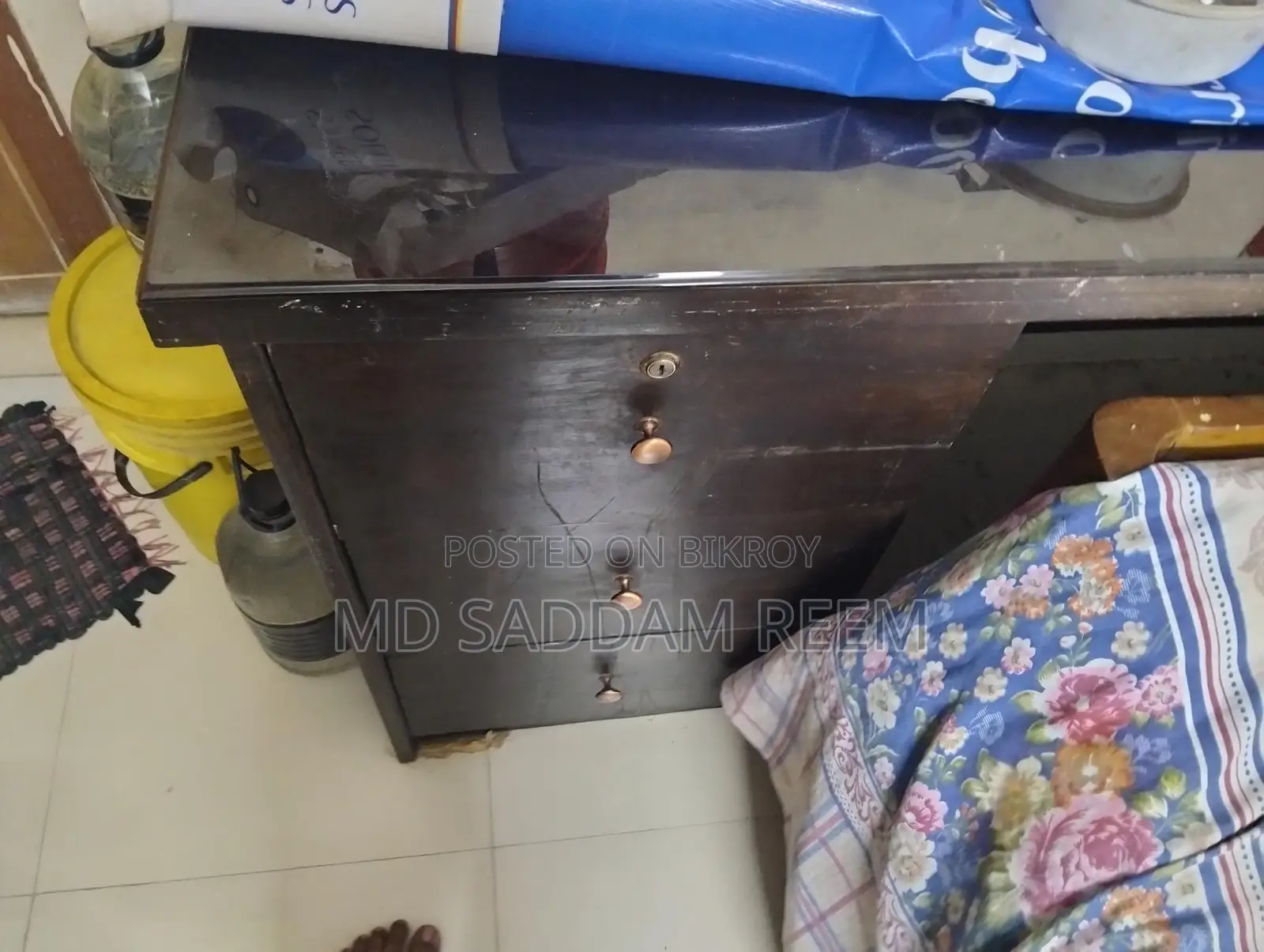 অফিস টেবিল