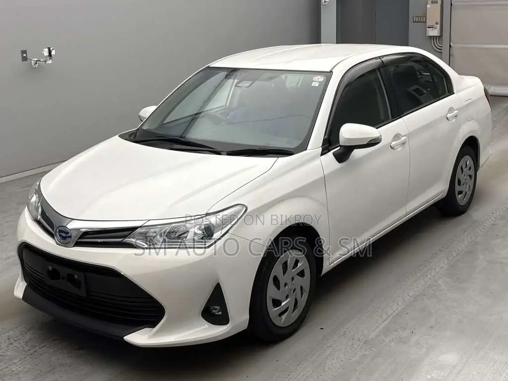 Toyota Axio Hybrid EX White 2021