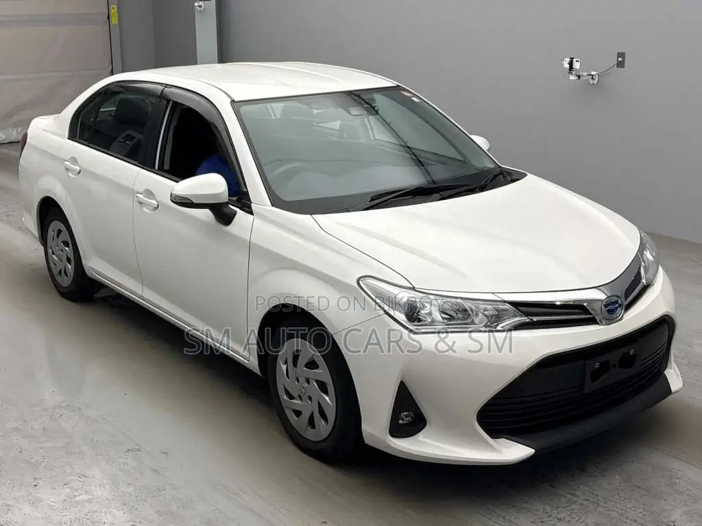 Toyota Axio Hybrid EX White 2021